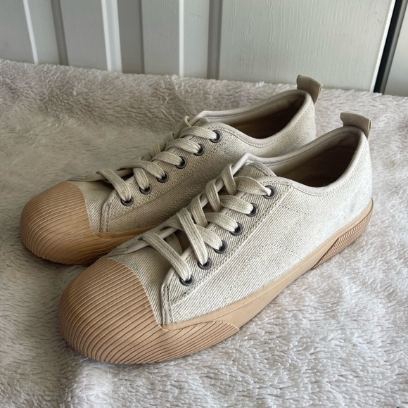 Universal thread canvas lace up neutral tan sneakers - Picture 1 of 10